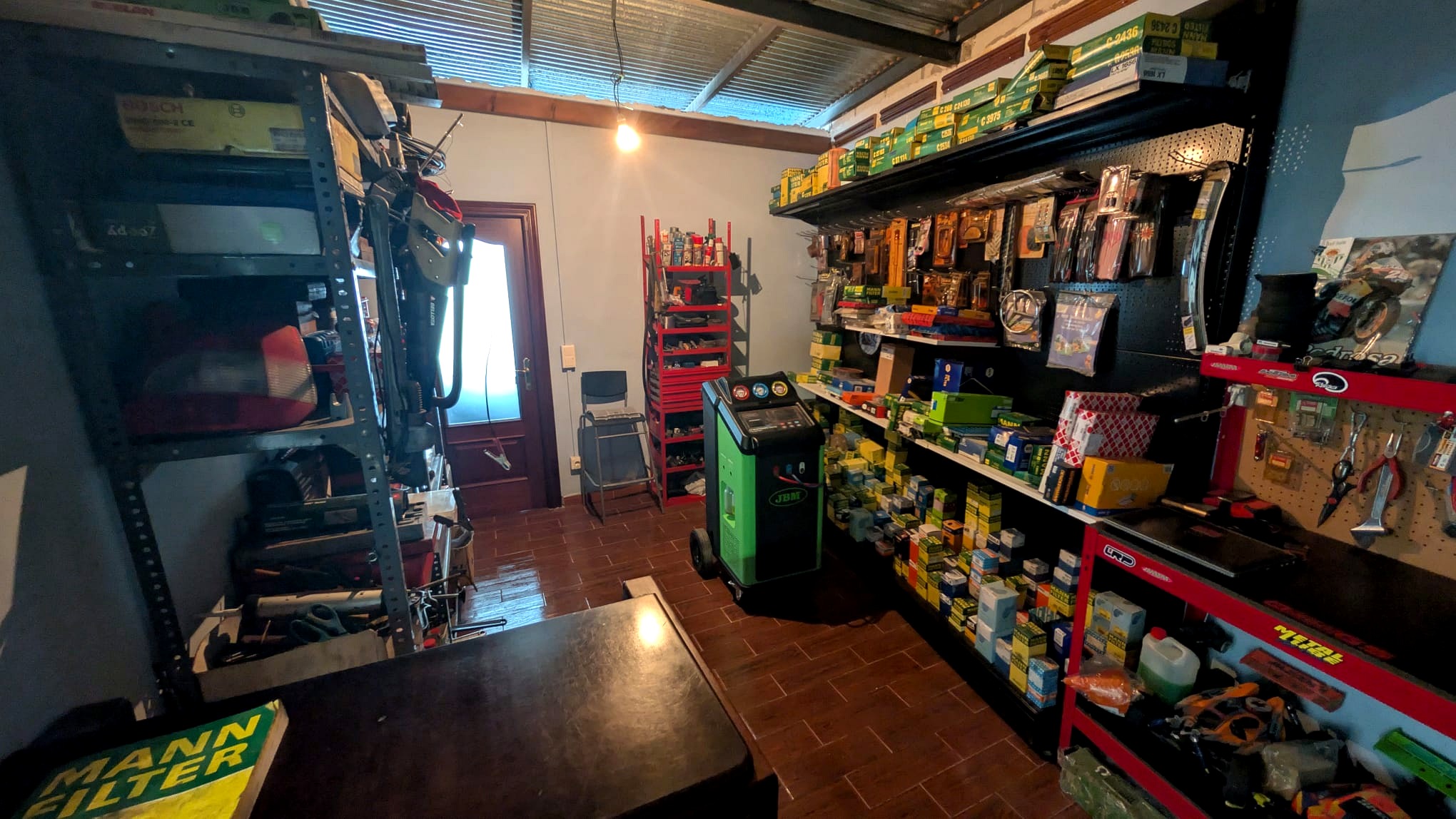 Zona de recambios y herramientas de MSA Taller Repair