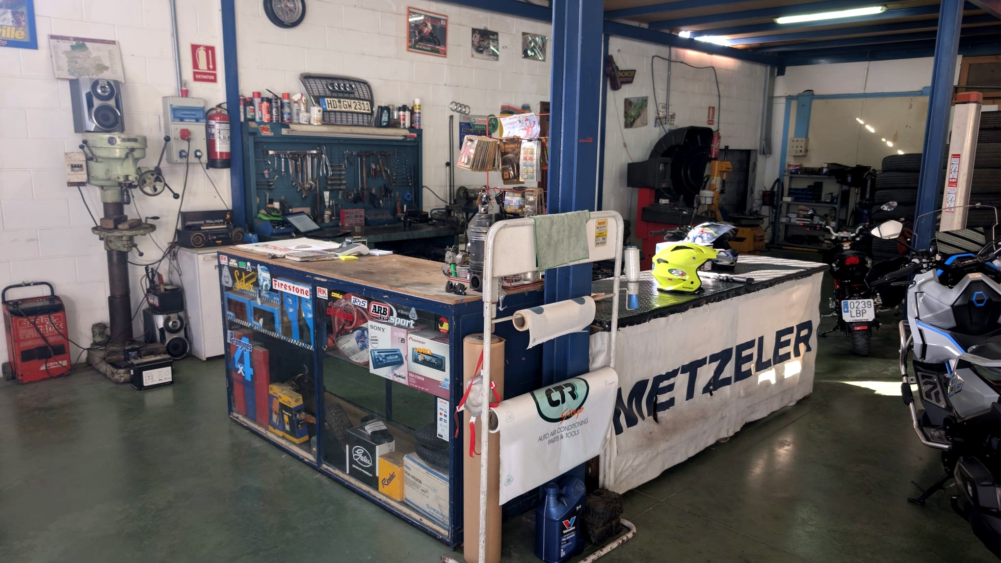 Interior del taller MSA Taller Repair